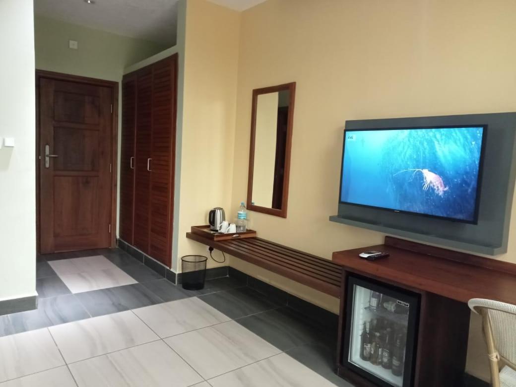 Cate Hotel Morogoro エクステリア 写真